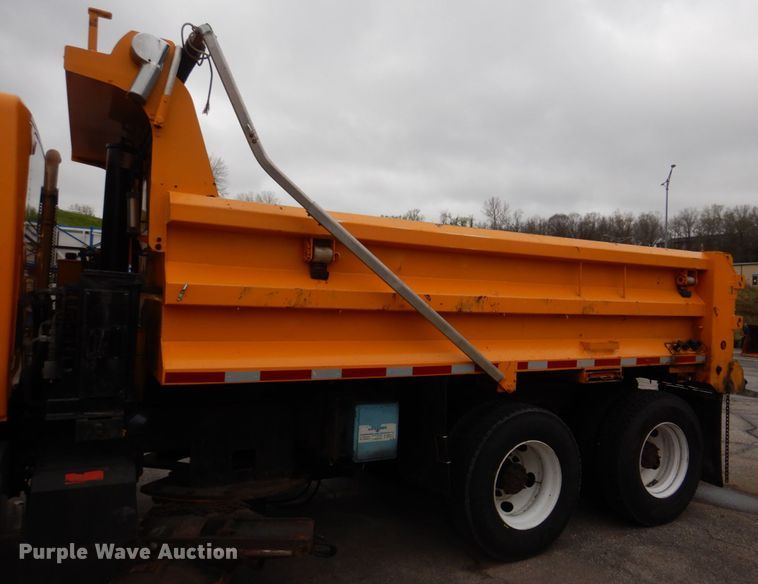 image for item DM7276 2011 International WorkStar 7500  dump truck