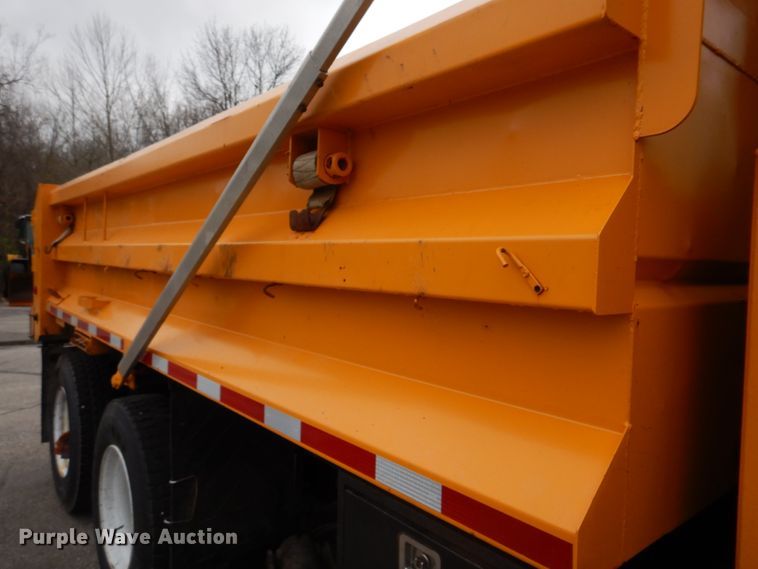 image for item DM7276 2011 International WorkStar 7500  dump truck