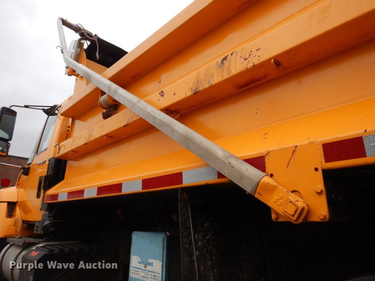 image for item DM7276 2011 International WorkStar 7500  dump truck
