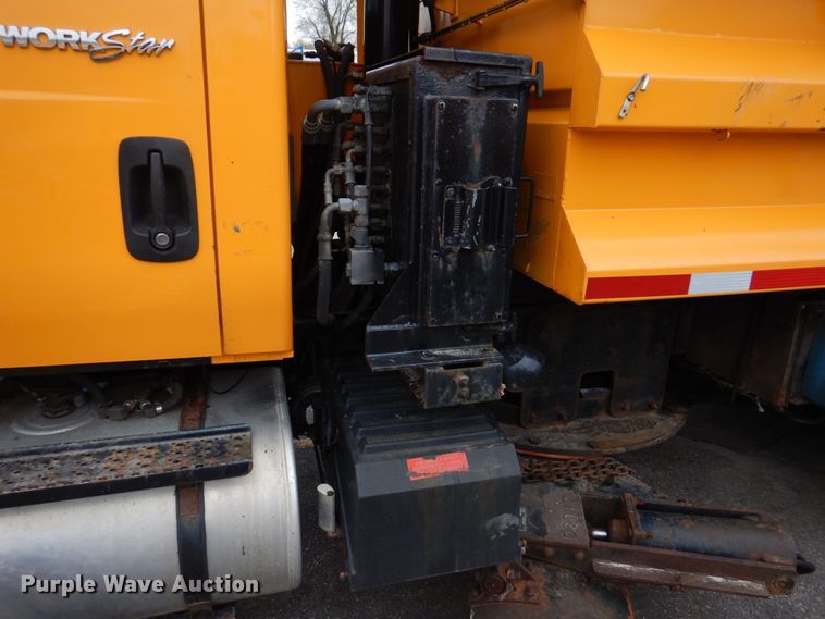 image for item DM7276 2011 International WorkStar 7500  dump truck
