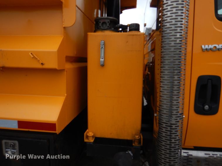 image for item DM7276 2011 International WorkStar 7500  dump truck