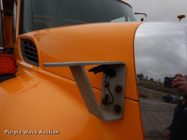 image for item DM7276 2011 International WorkStar 7500  dump truck