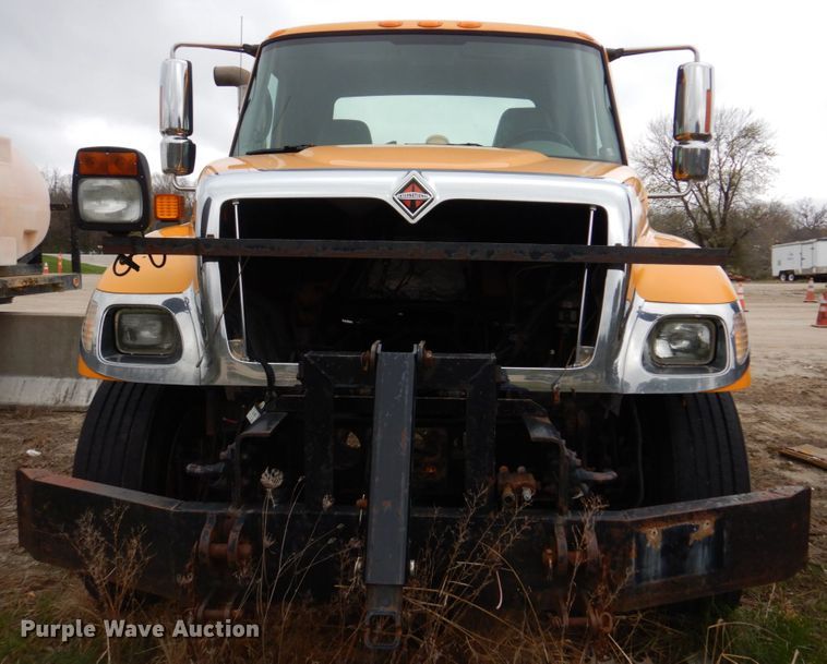 image for item DM7277 2006 International 7500  truck cab and chassis