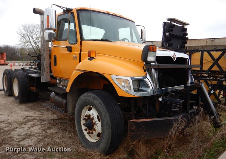 image for item DM7277 2006 International 7500  truck cab and chassis