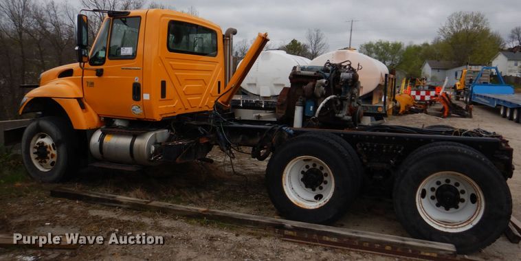 image for item DM7277 2006 International 7500  truck cab and chassis