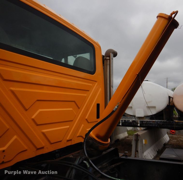 image for item DM7277 2006 International 7500  truck cab and chassis