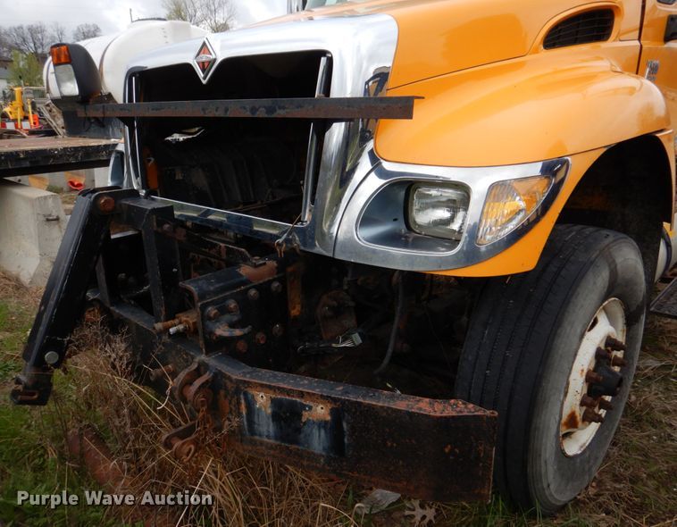 image for item DM7277 2006 International 7500  truck cab and chassis