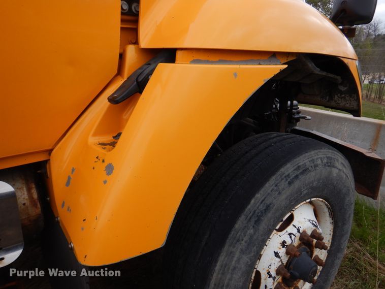 image for item DM7277 2006 International 7500  truck cab and chassis