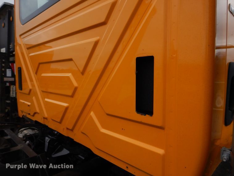 image for item DM7277 2006 International 7500  truck cab and chassis