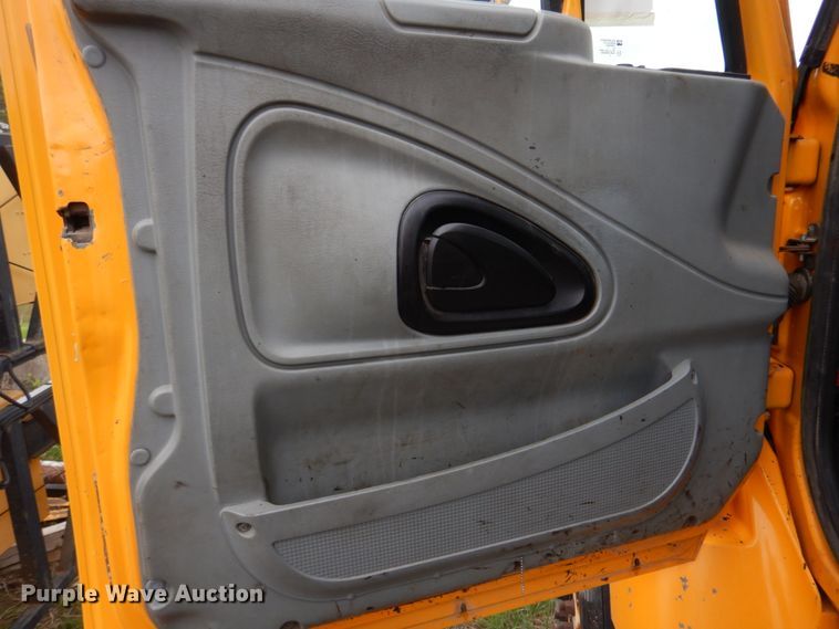 image for item DM7277 2006 International 7500  truck cab and chassis