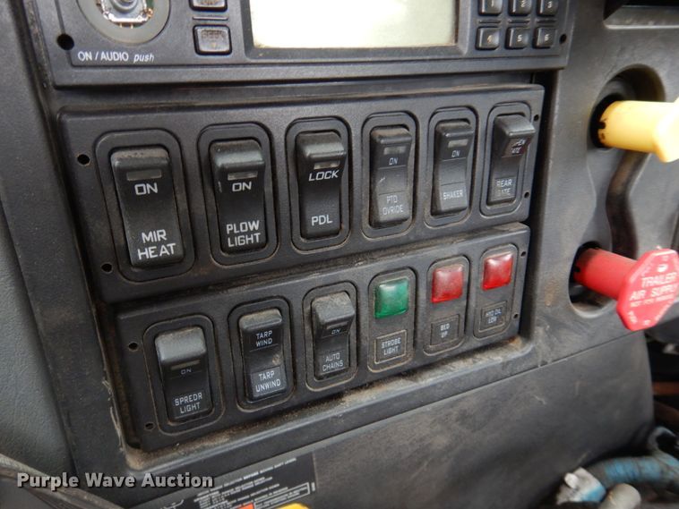 image for item DM7277 2006 International 7500  truck cab and chassis
