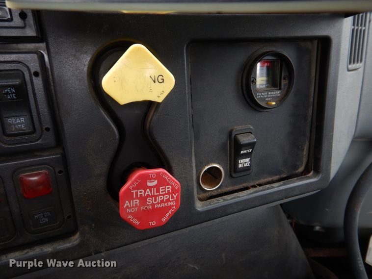 image for item DM7277 2006 International 7500  truck cab and chassis