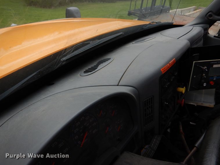 image for item DM7277 2006 International 7500  truck cab and chassis