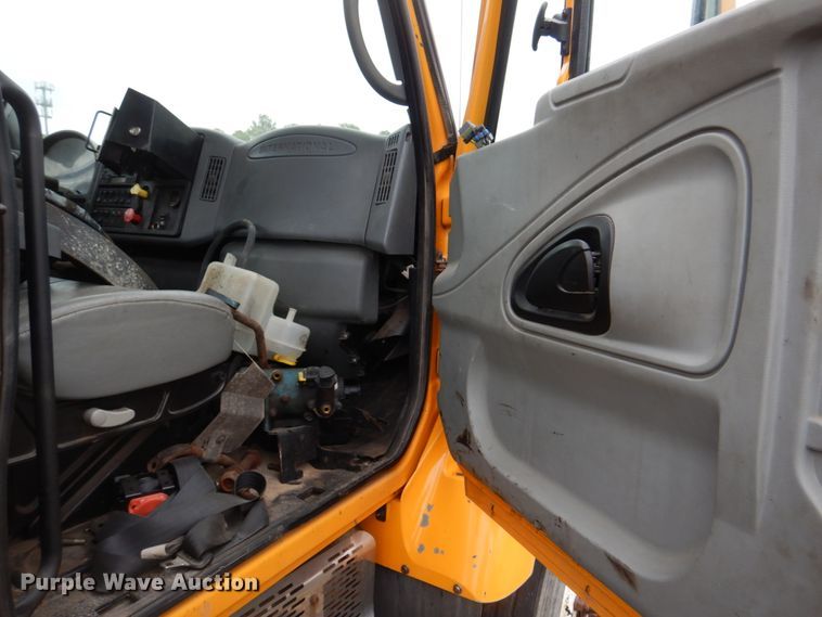 image for item DM7277 2006 International 7500  truck cab and chassis