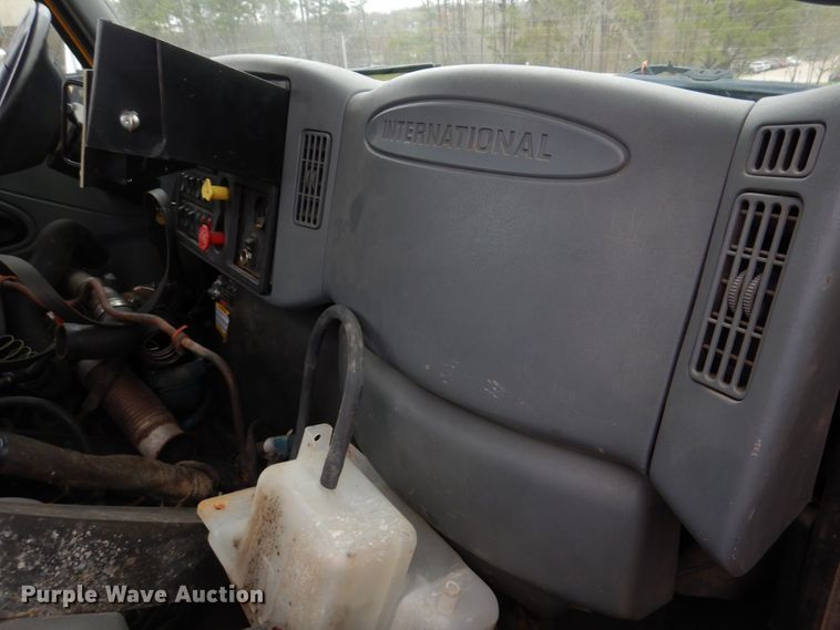 image for item DM7277 2006 International 7500  truck cab and chassis