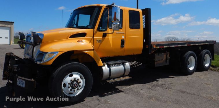 image for item DM7279 2004 International 7400  dump flatbed truck