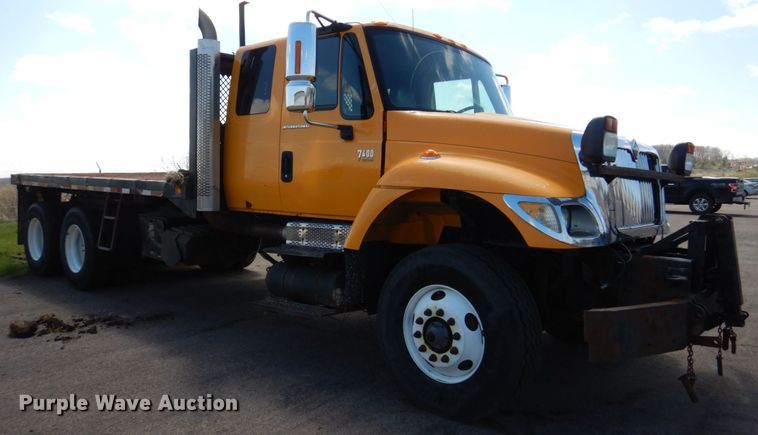 image for item DM7279 2004 International 7400  dump flatbed truck