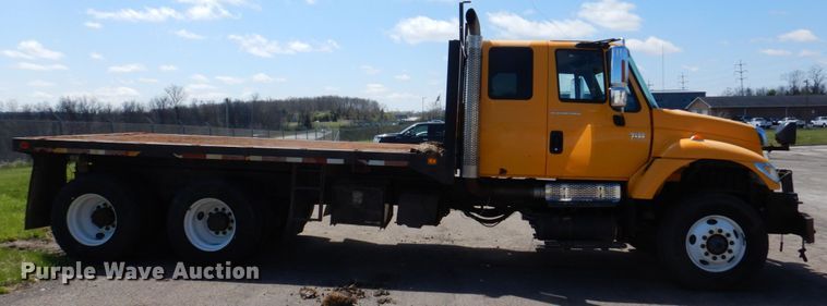 image for item DM7279 2004 International 7400  dump flatbed truck