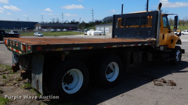 image for item DM7279 2004 International 7400  dump flatbed truck
