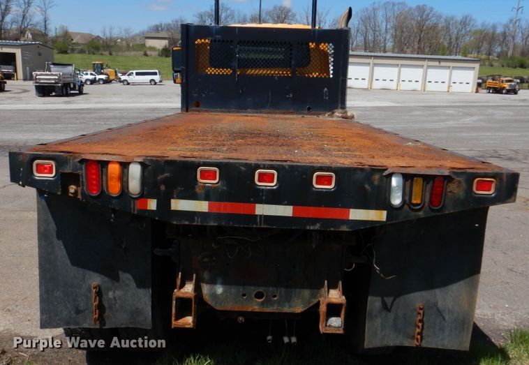 image for item DM7279 2004 International 7400  dump flatbed truck