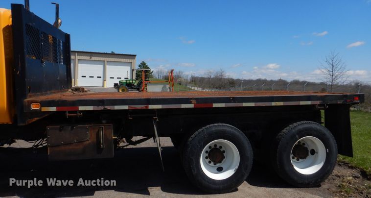 image for item DM7279 2004 International 7400  dump flatbed truck