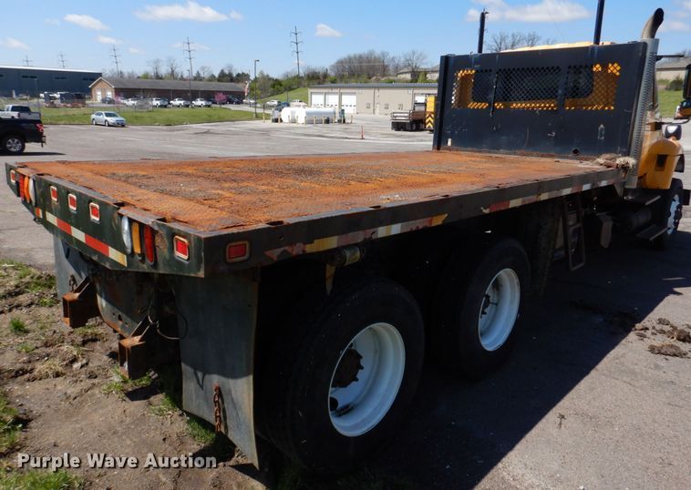 image for item DM7279 2004 International 7400  dump flatbed truck