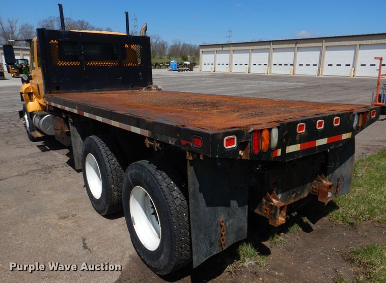 image for item DM7279 2004 International 7400  dump flatbed truck
