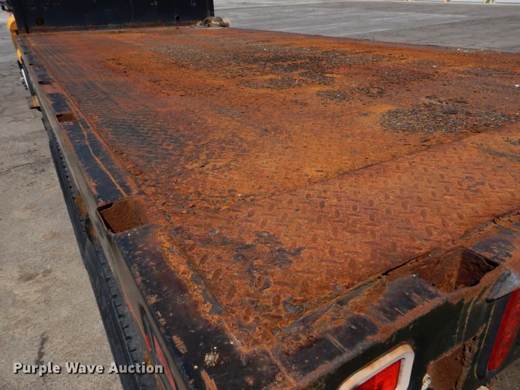 image for item DM7279 2004 International 7400  dump flatbed truck
