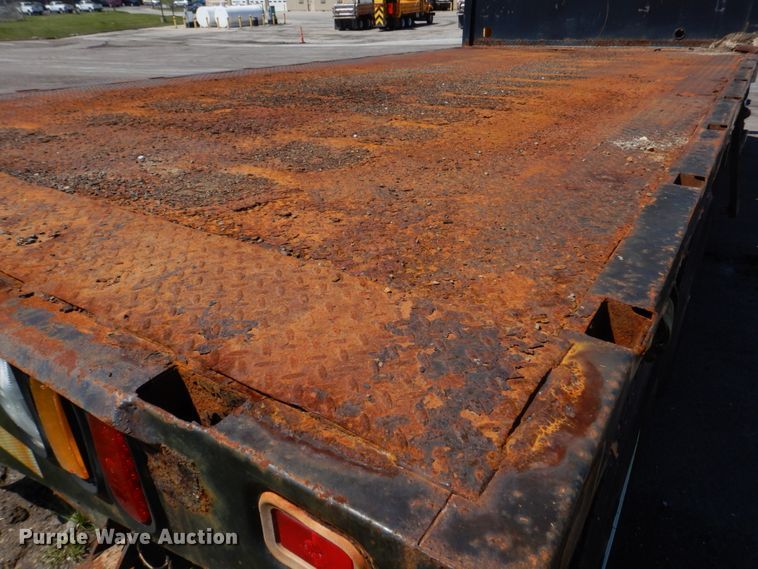 image for item DM7279 2004 International 7400  dump flatbed truck