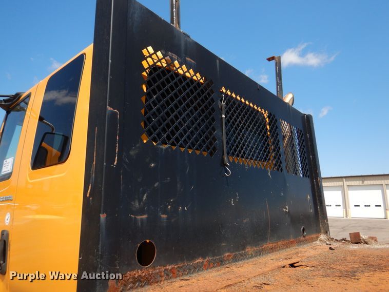 image for item DM7279 2004 International 7400  dump flatbed truck