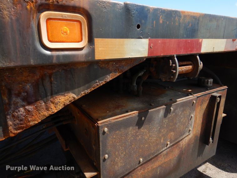 image for item DM7279 2004 International 7400  dump flatbed truck