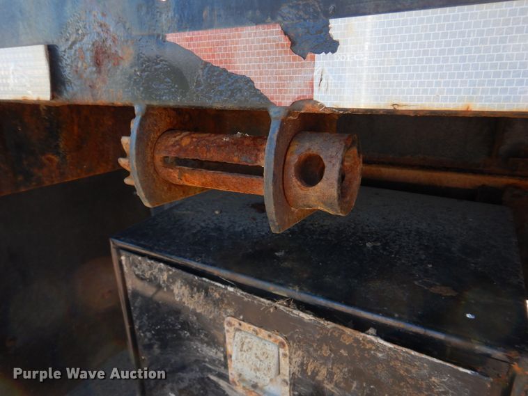 image for item DM7279 2004 International 7400  dump flatbed truck