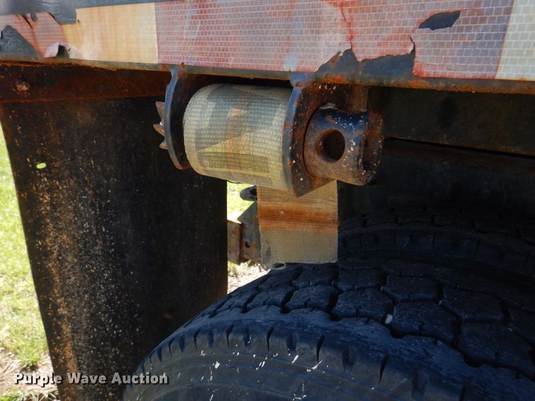 image for item DM7279 2004 International 7400  dump flatbed truck