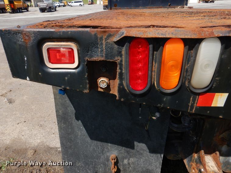 image for item DM7279 2004 International 7400  dump flatbed truck