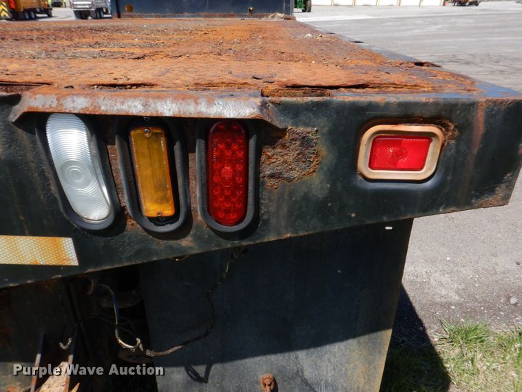 image for item DM7279 2004 International 7400  dump flatbed truck