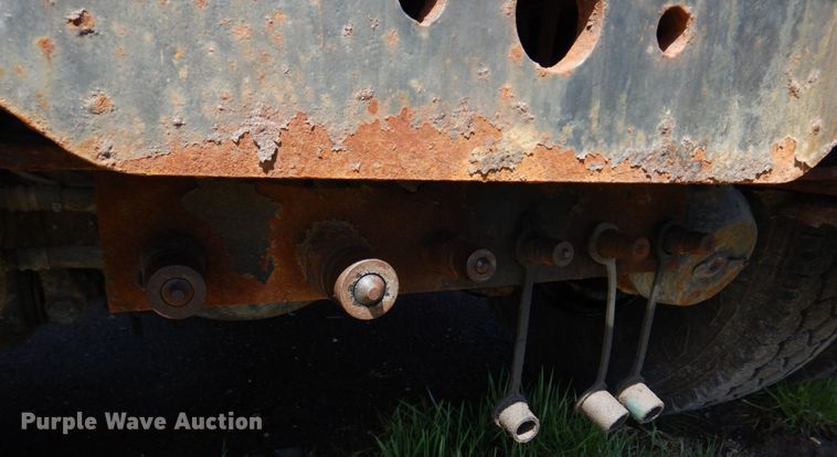 image for item DM7279 2004 International 7400  dump flatbed truck