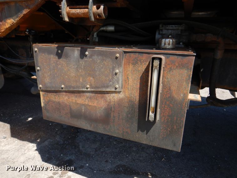 image for item DM7279 2004 International 7400  dump flatbed truck
