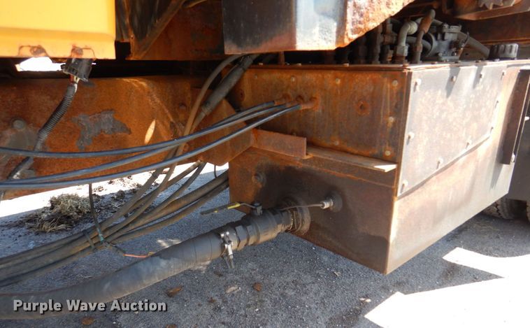 image for item DM7279 2004 International 7400  dump flatbed truck