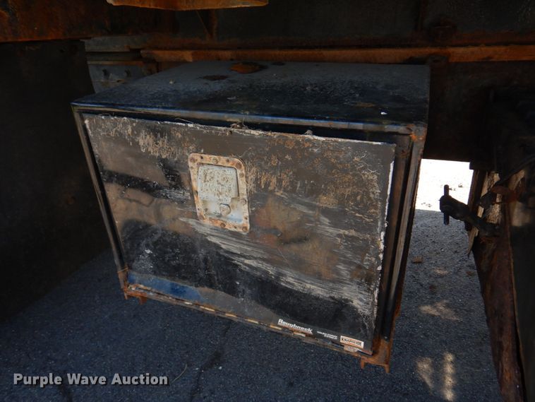 image for item DM7279 2004 International 7400  dump flatbed truck