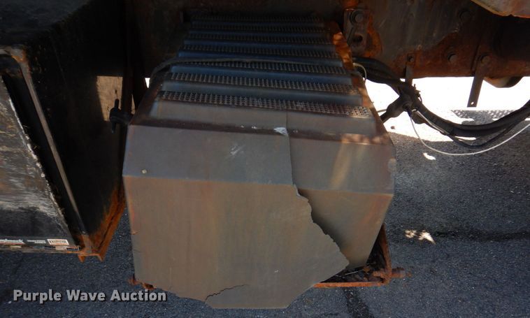 image for item DM7279 2004 International 7400  dump flatbed truck