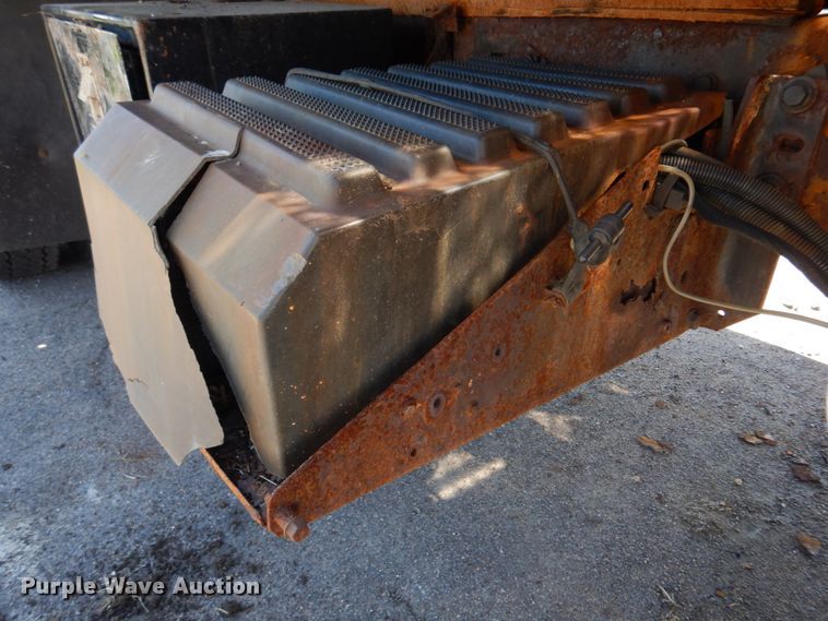 image for item DM7279 2004 International 7400  dump flatbed truck