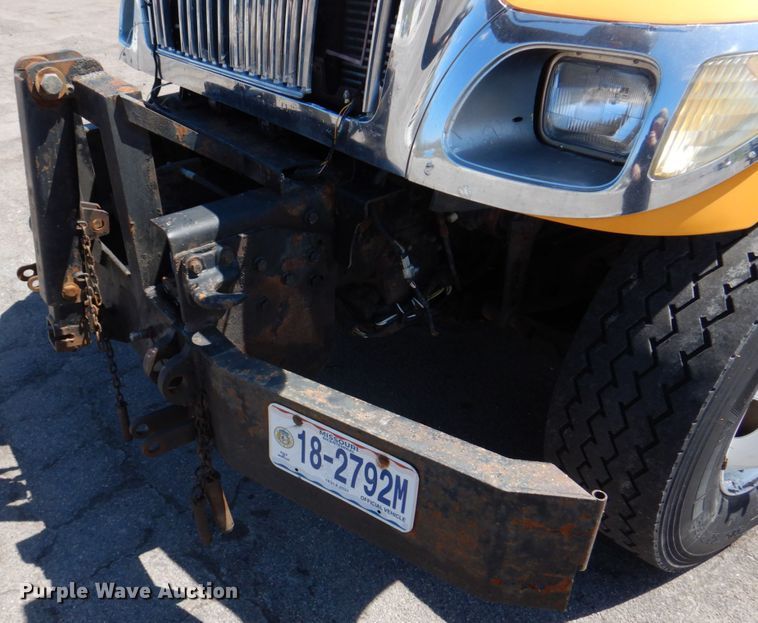 image for item DM7279 2004 International 7400  dump flatbed truck