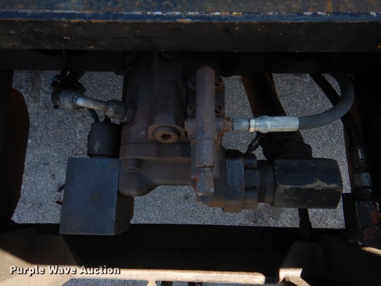 image for item DM7279 2004 International 7400  dump flatbed truck