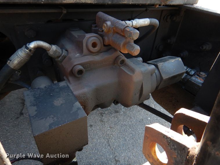 image for item DM7279 2004 International 7400  dump flatbed truck