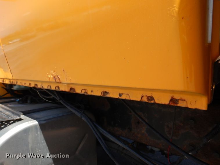 image for item DM7279 2004 International 7400  dump flatbed truck