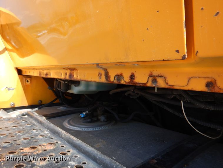 image for item DM7279 2004 International 7400  dump flatbed truck