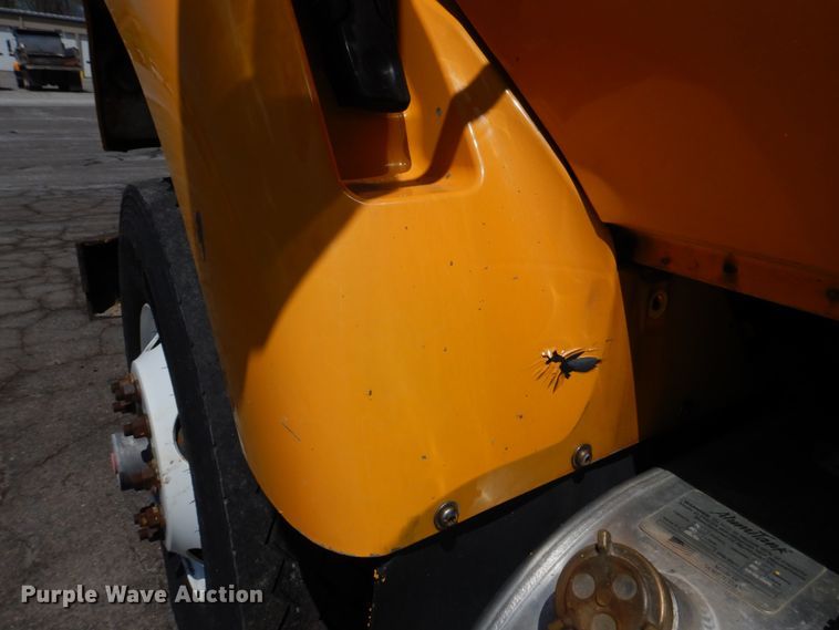 image for item DM7279 2004 International 7400  dump flatbed truck