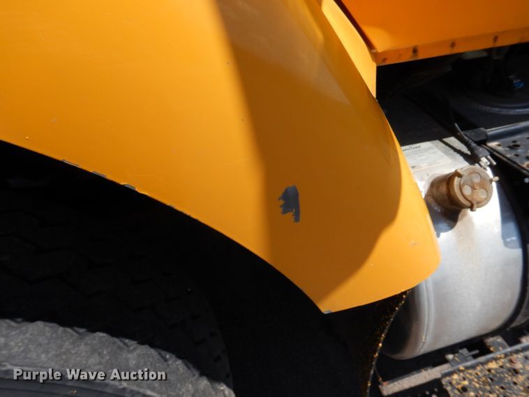 image for item DM7279 2004 International 7400  dump flatbed truck