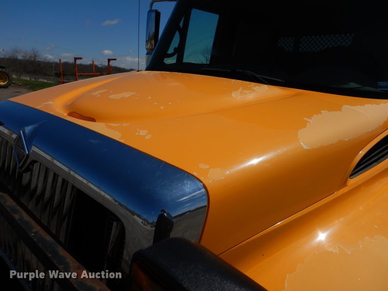 image for item DM7279 2004 International 7400  dump flatbed truck