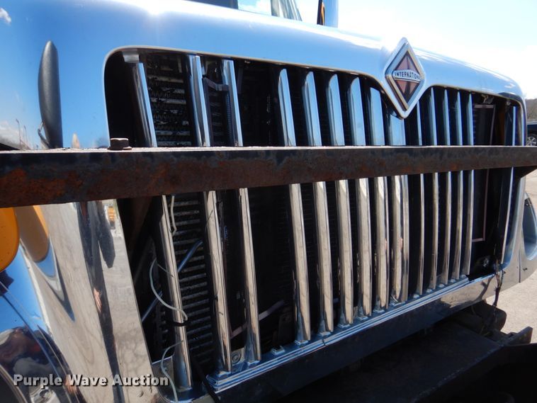 image for item DM7279 2004 International 7400  dump flatbed truck